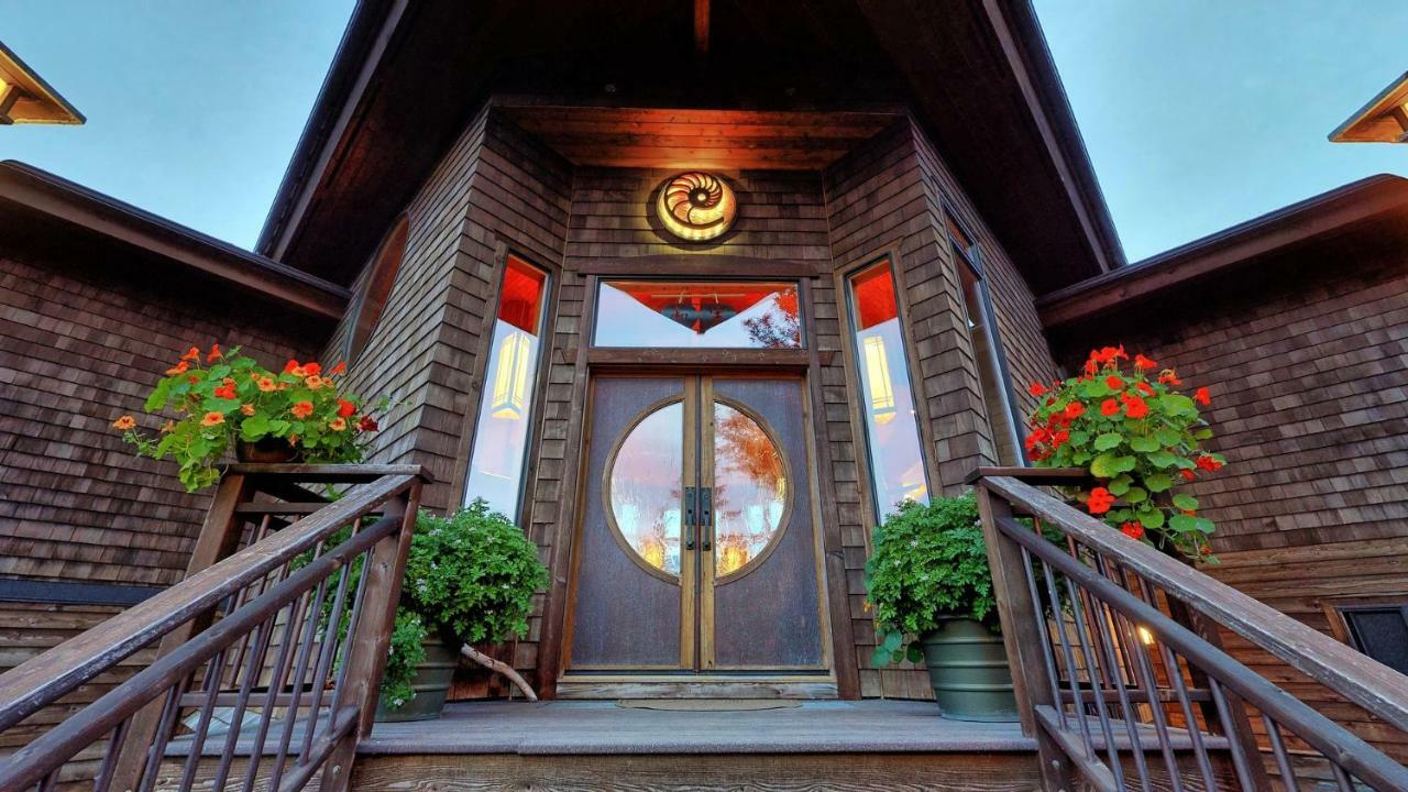 Stillpoint Lodge - All-Inclusive Halibut Cove Esterno foto
