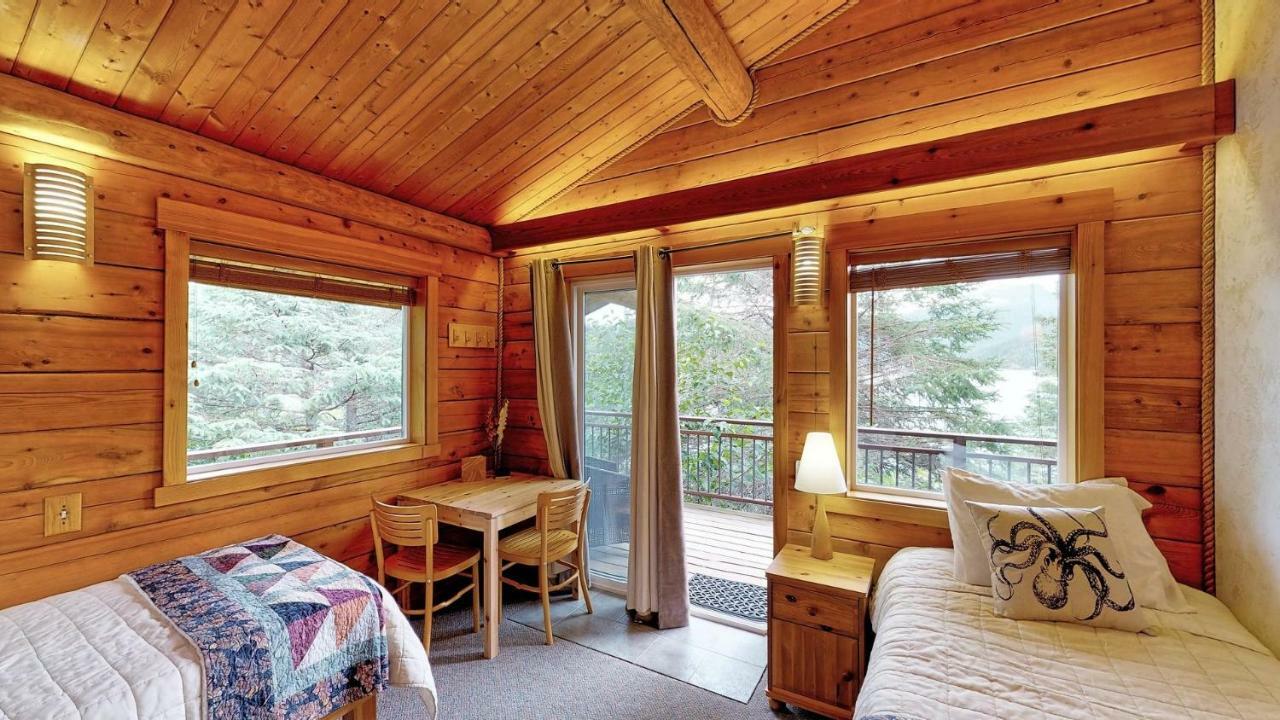 Stillpoint Lodge - All-Inclusive Halibut Cove Esterno foto