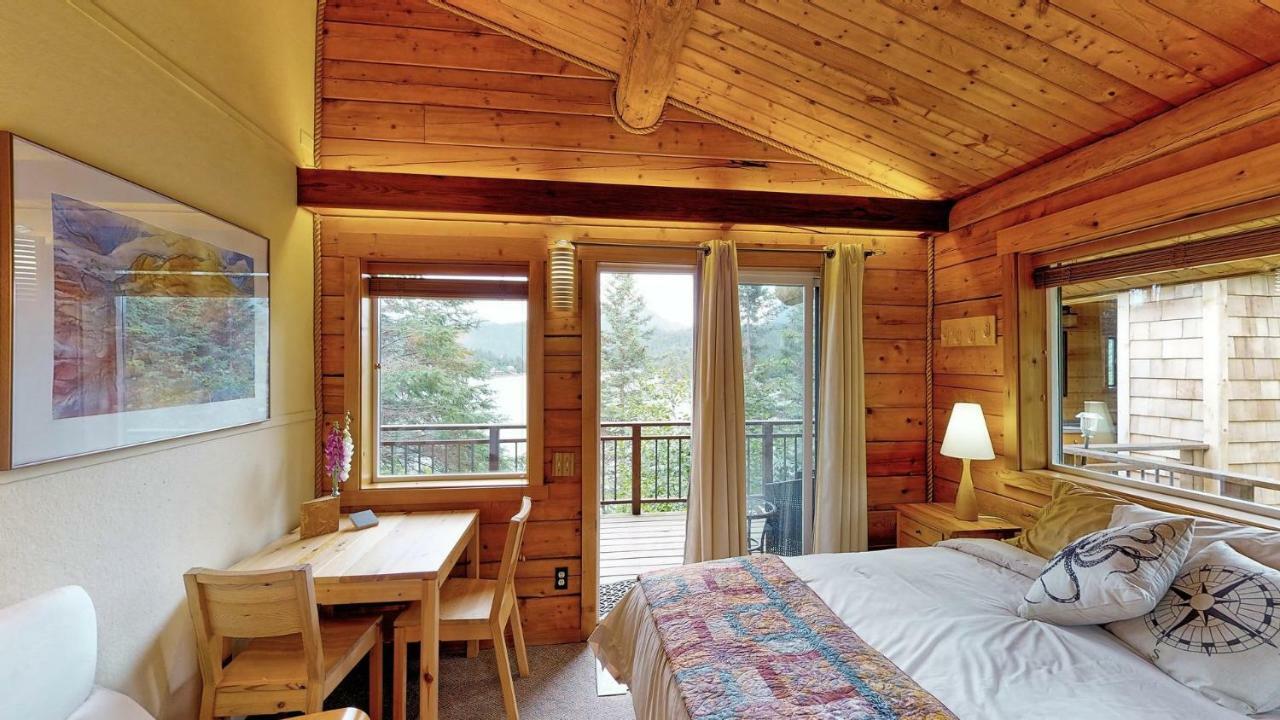 Stillpoint Lodge - All-Inclusive Halibut Cove Esterno foto