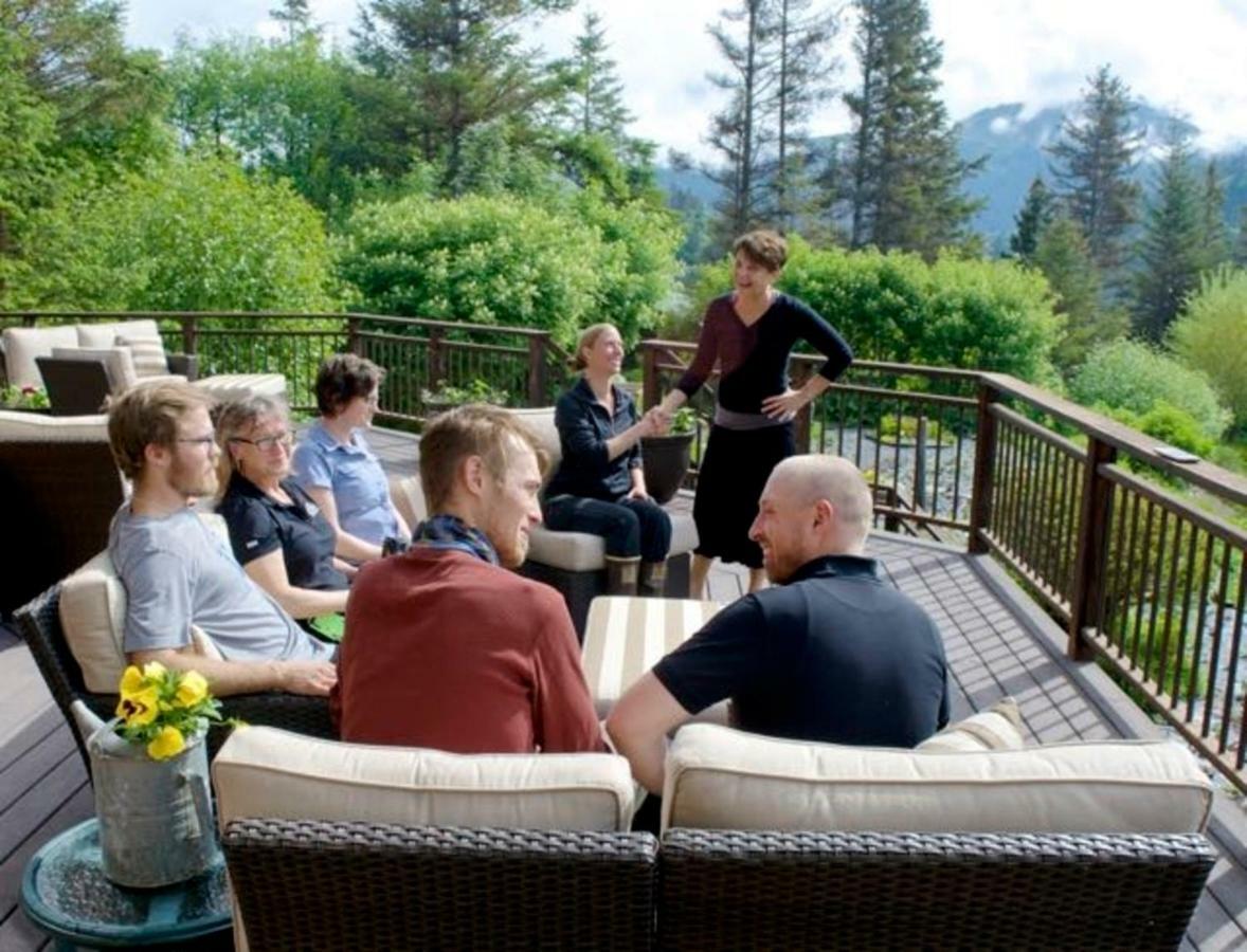 Stillpoint Lodge - All-Inclusive Halibut Cove Esterno foto